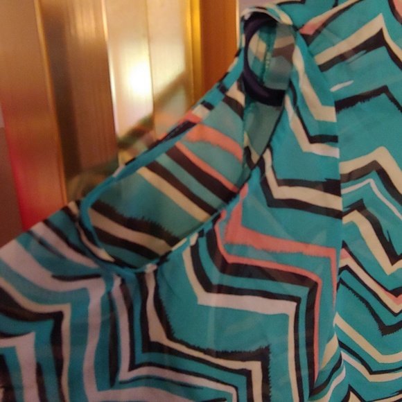 NY&Co Super sexy sheer top with open shoulders - Picture 2 of 4